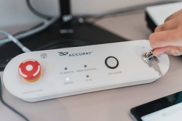 Comment implémenter un système efficace de vote électronique pour les élections municipales?